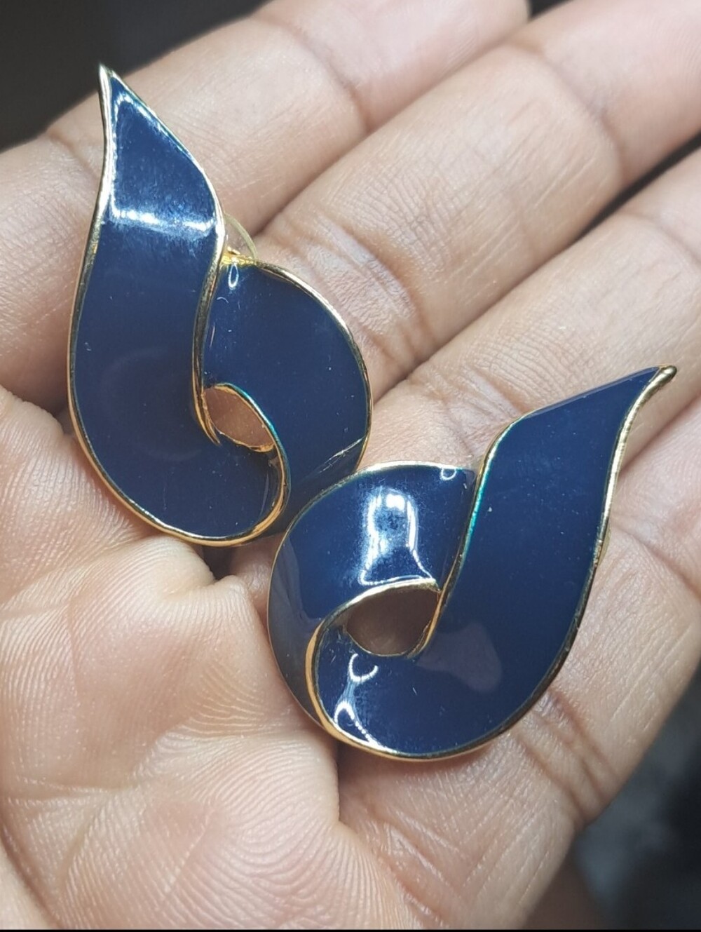 Vintage 80's Navy Blue Enamel Gold Tone Swirl Post Earrings Abstract Retro